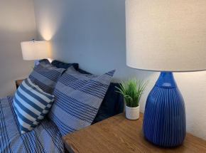 Gorgeous Queen Bedroom in Lg Saratoga House - Cars Available
